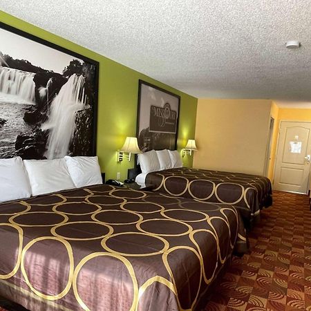 Super 8 By Wyndham Lake Of The Ozarks Eldon Екстер'єр фото