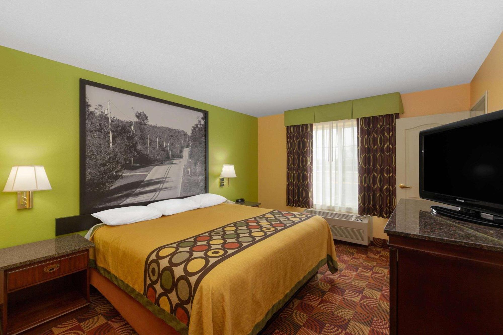 Super 8 By Wyndham Lake Of The Ozarks Eldon Екстер'єр фото