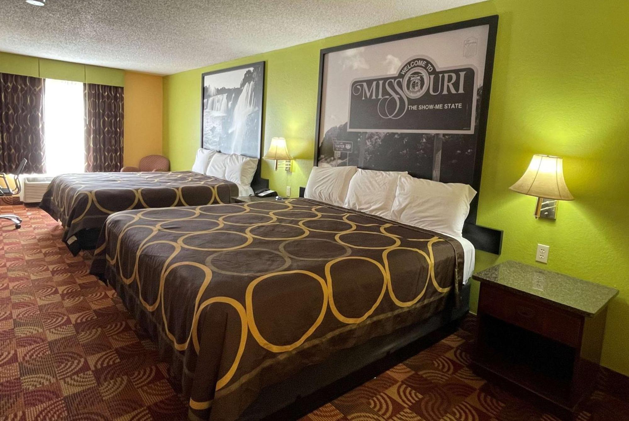 Super 8 By Wyndham Lake Of The Ozarks Eldon Екстер'єр фото
