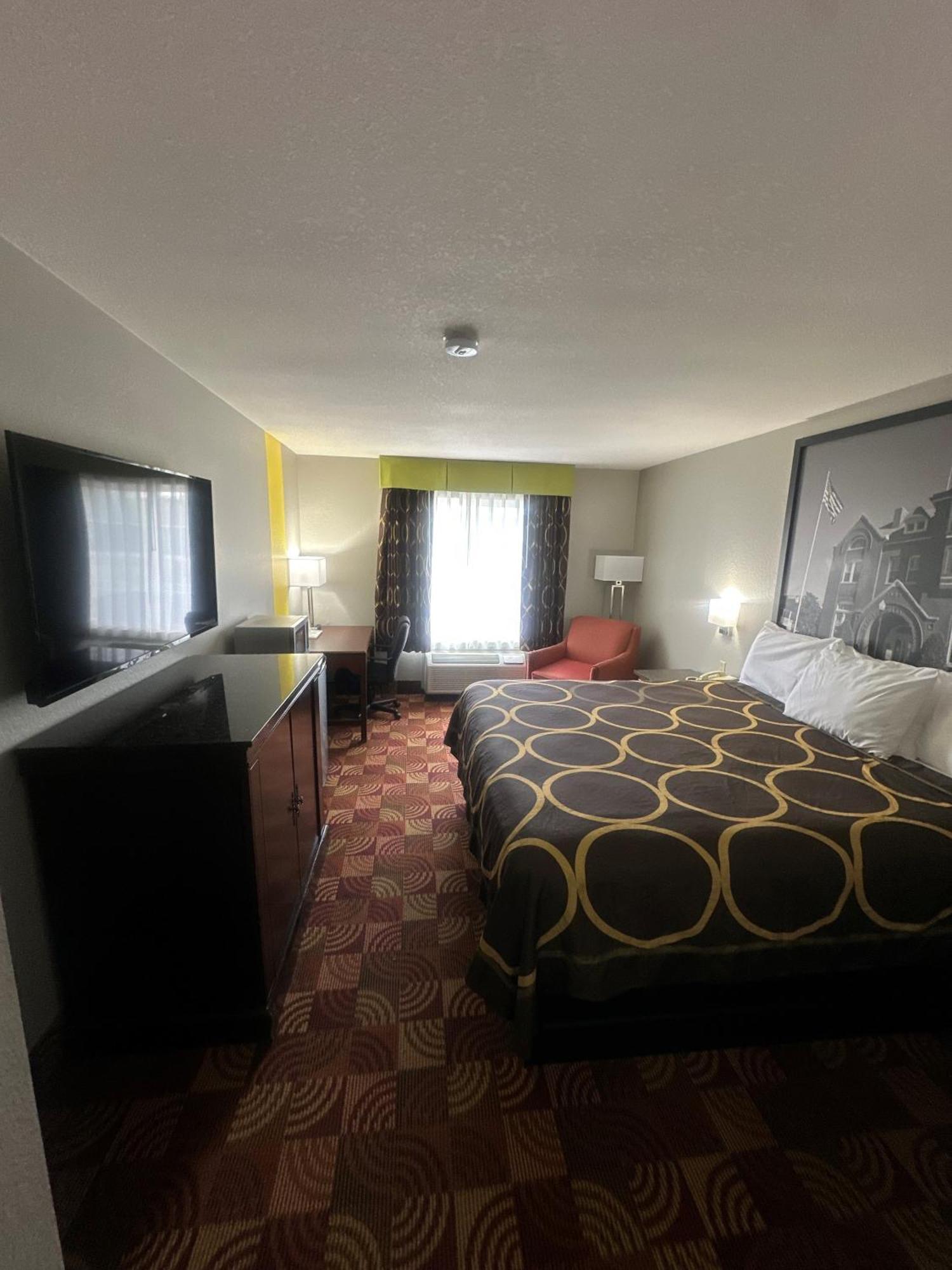 Super 8 By Wyndham Lake Of The Ozarks Eldon Екстер'єр фото