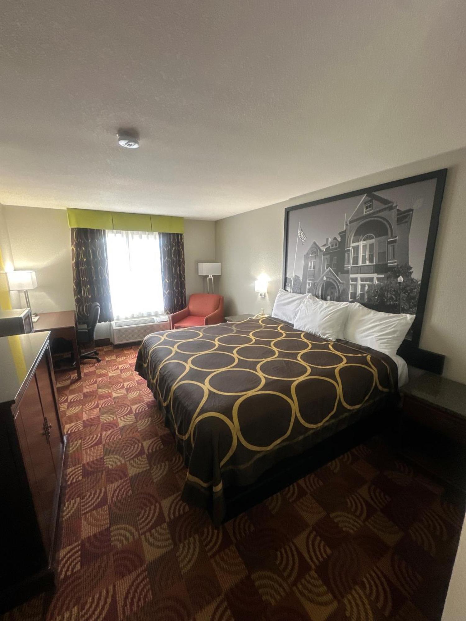Super 8 By Wyndham Lake Of The Ozarks Eldon Екстер'єр фото