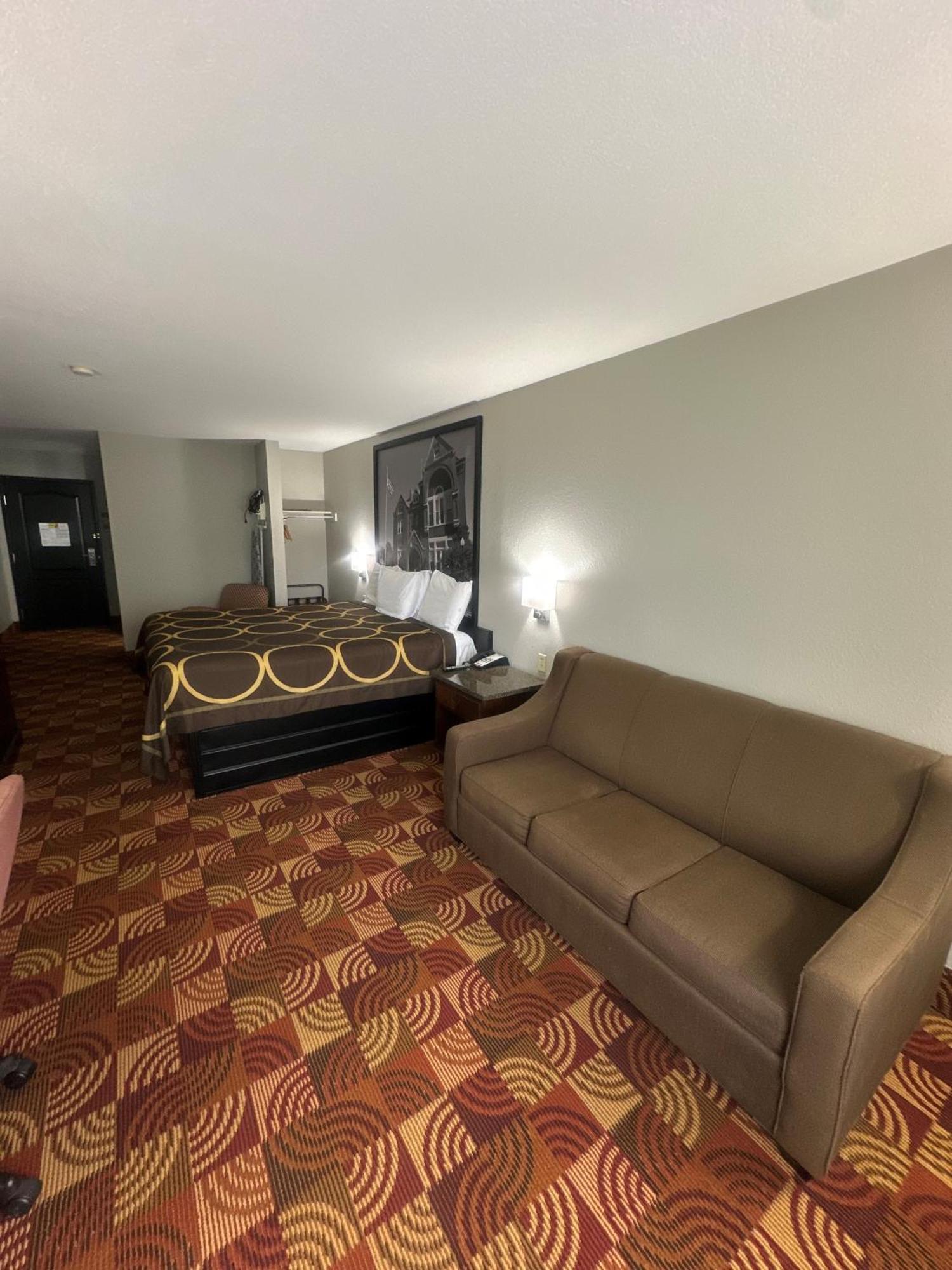 Super 8 By Wyndham Lake Of The Ozarks Eldon Екстер'єр фото