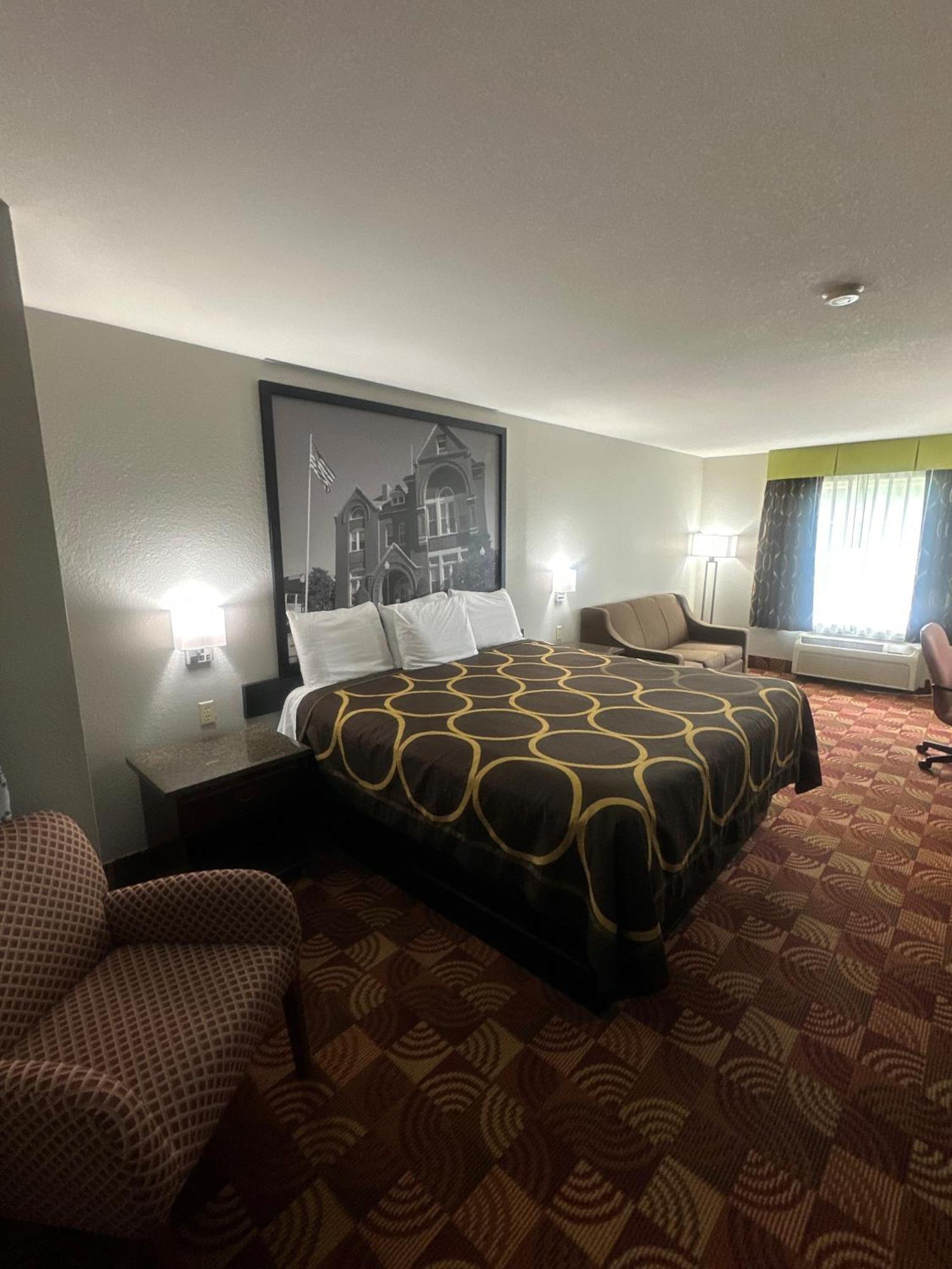 Super 8 By Wyndham Lake Of The Ozarks Eldon Екстер'єр фото