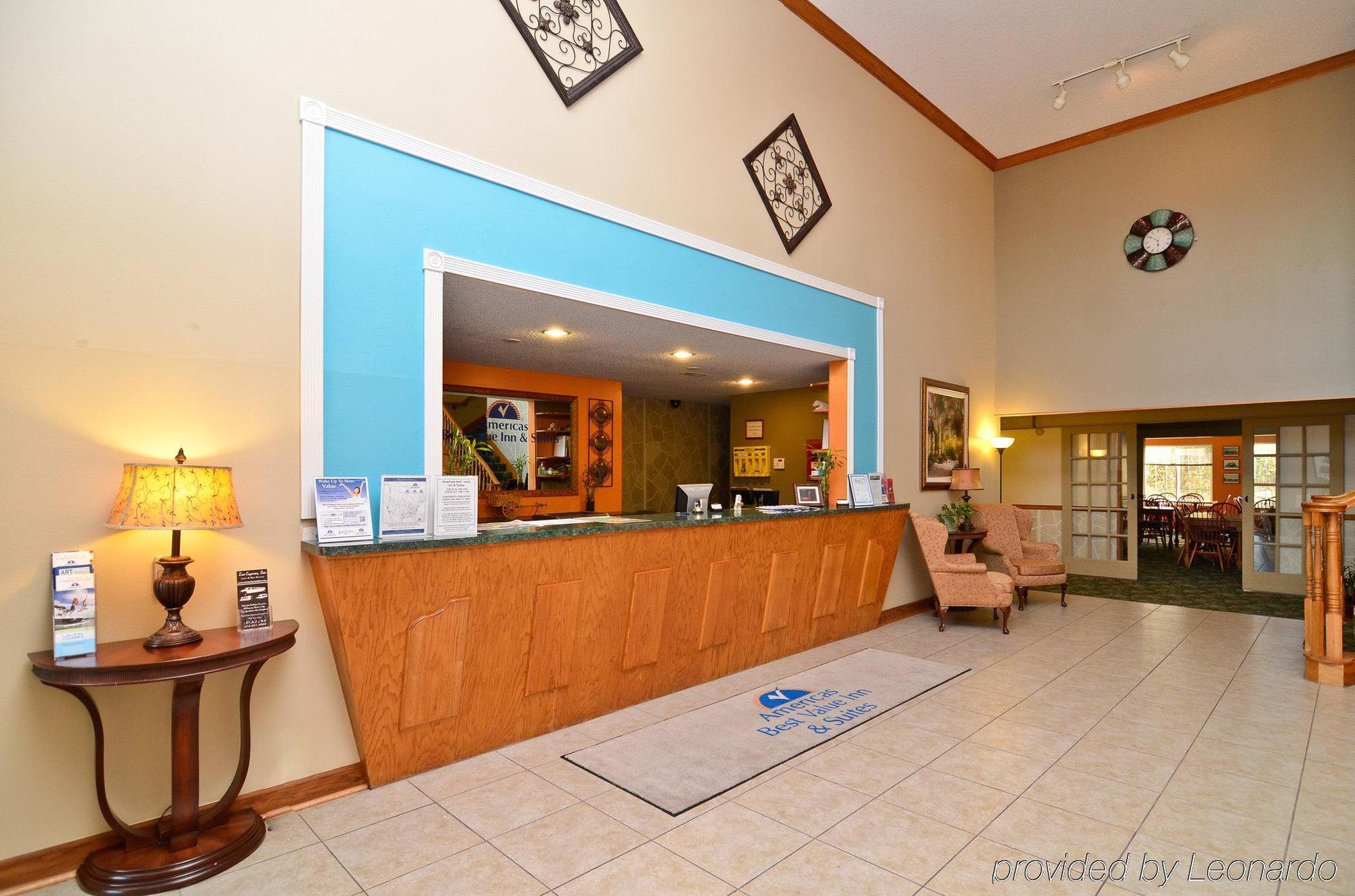 Super 8 By Wyndham Lake Of The Ozarks Eldon Інтер'єр фото