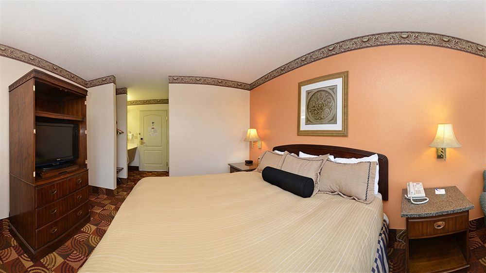 Super 8 By Wyndham Lake Of The Ozarks Eldon Екстер'єр фото