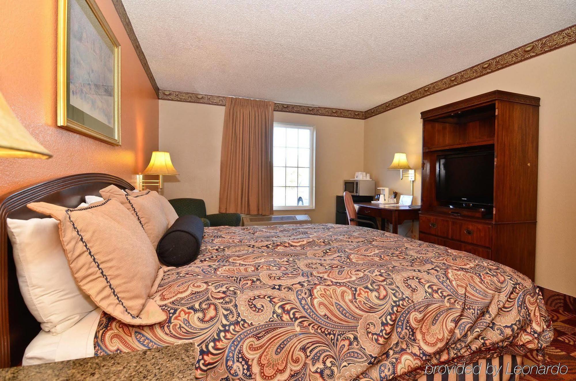 Super 8 By Wyndham Lake Of The Ozarks Eldon Екстер'єр фото