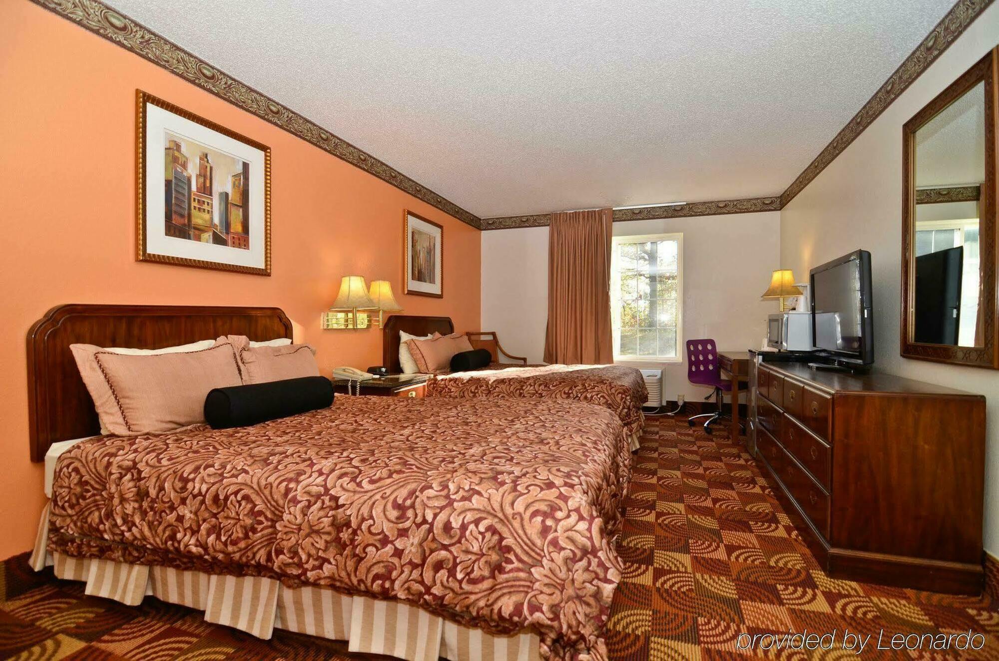 Super 8 By Wyndham Lake Of The Ozarks Eldon Екстер'єр фото